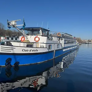 Botel Clair D'Etoile Hotel